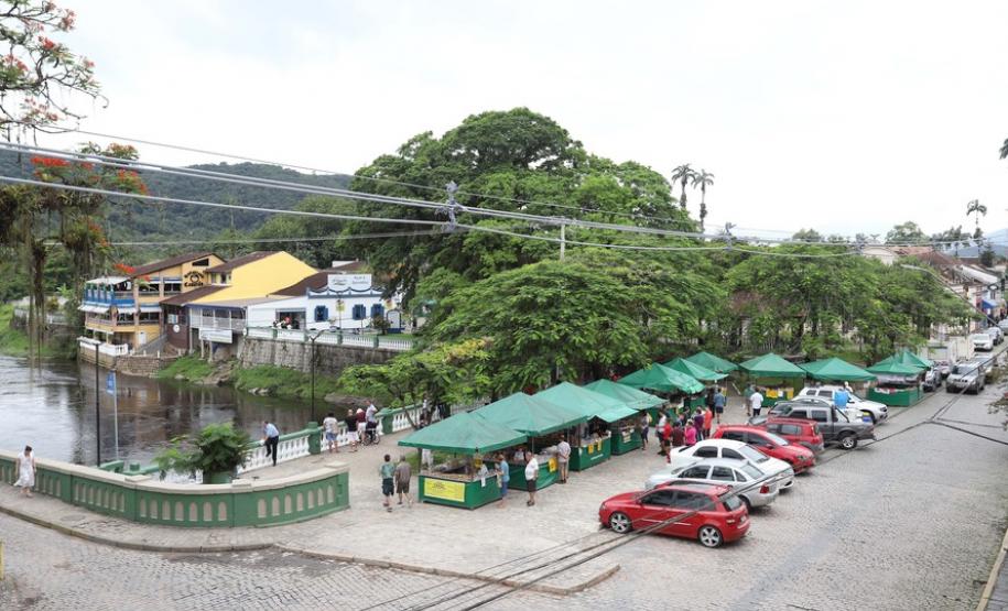 Balas de banana e cachaça valorizam cidades históricas do Litoral