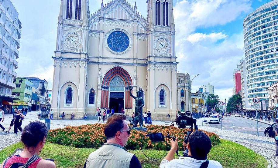 Paraná vira cenário de série espanhola que divulga cenários paradisíacos