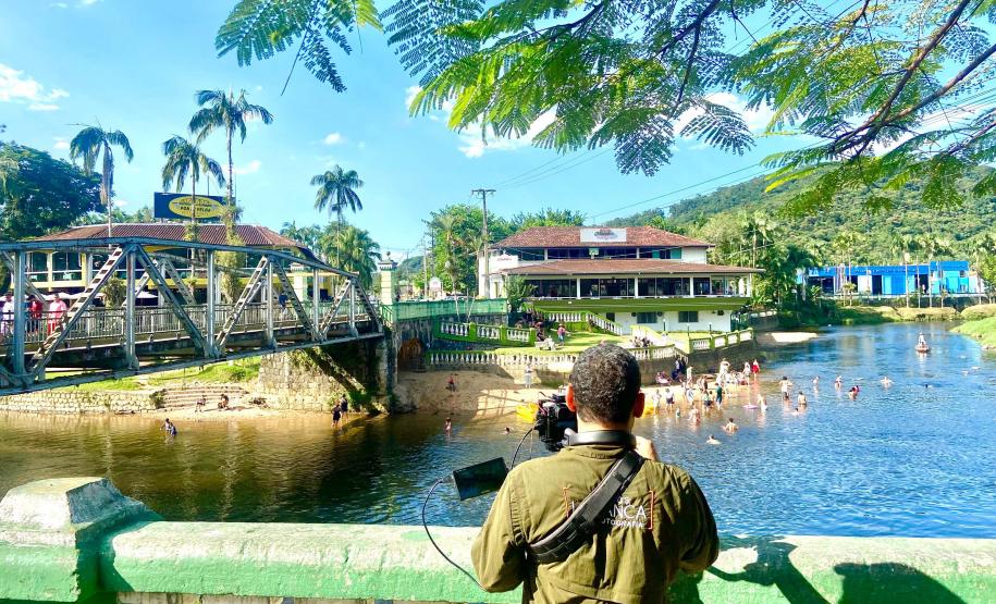Paraná vira cenário de série espanhola que divulga cenários paradisíacos