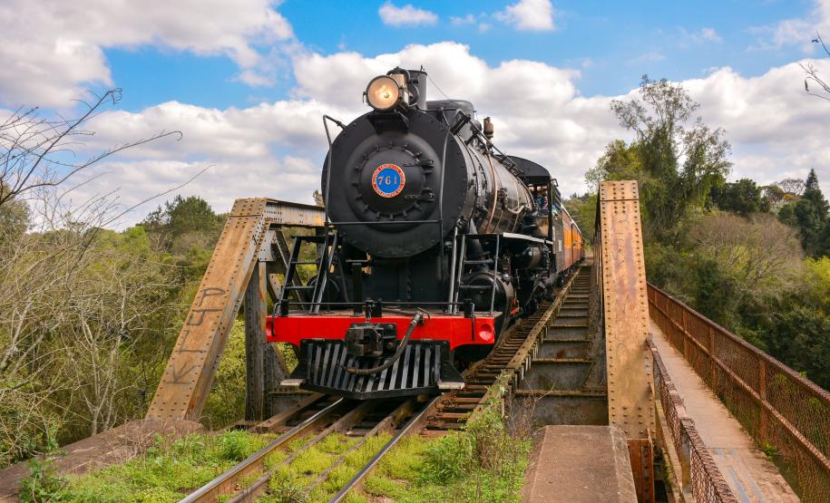 Trem dos Tropeiros: locomotiva a vapor percorre trajeto repleto de história a partir da Lapa