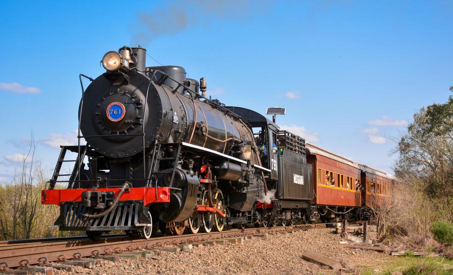 Trem dos Tropeiros: locomotiva a vapor percorre trajeto repleto de história a partir da Lapa
