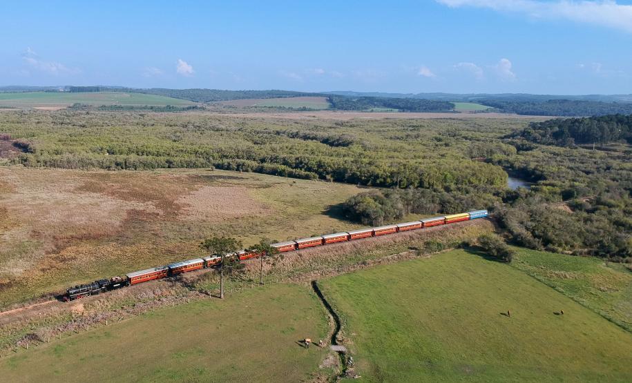 Trem dos Tropeiros: locomotiva a vapor percorre trajeto repleto de história a partir da Lapa