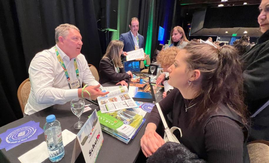 Notícia - Atrativos paranaenses são apresentados a mais de 100 agentes de viagem argentinos