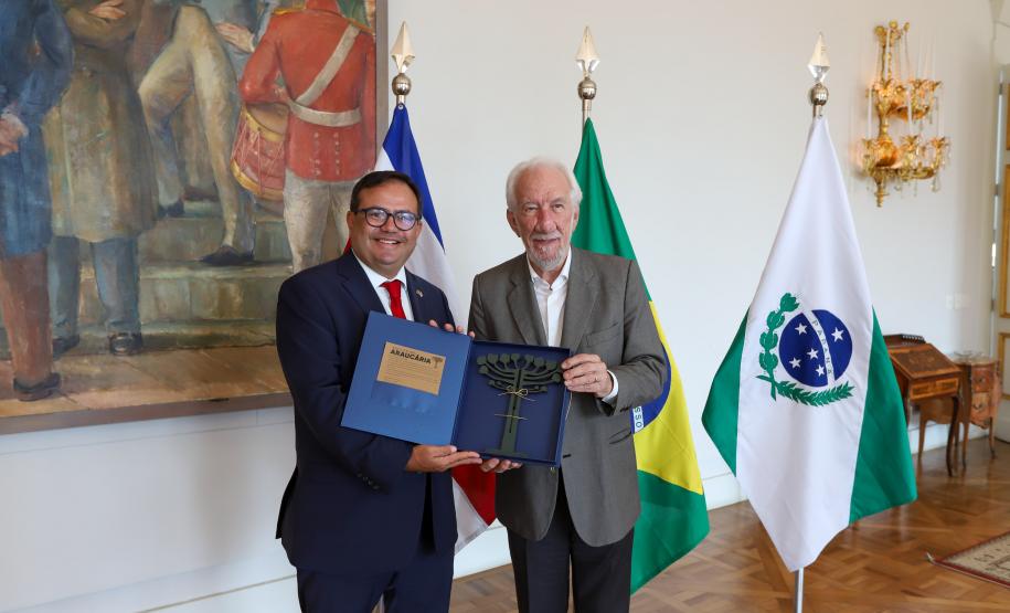 Notícia - Piana apresenta a embaixador da Costa Rica bons resultados na educação e no turismo