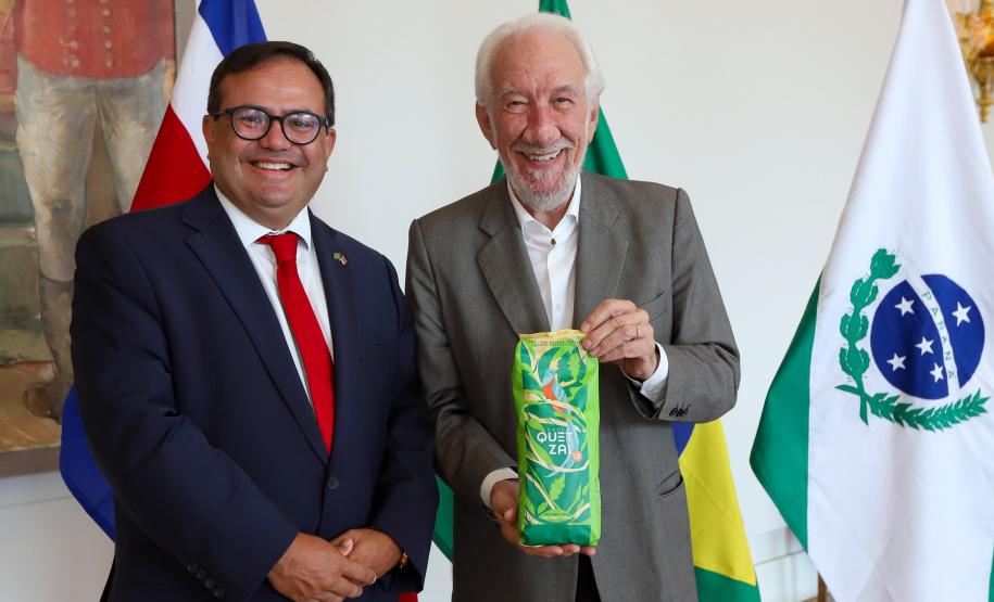 Notícia - Piana apresenta a embaixador da Costa Rica bons resultados na educação e no turismo