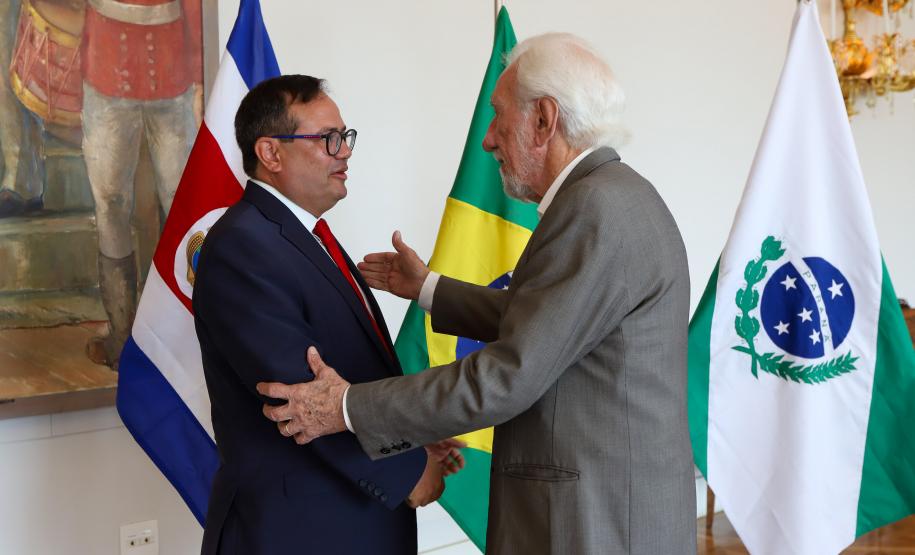 Notícia - Piana apresenta a embaixador da Costa Rica bons resultados na educação e no turismo