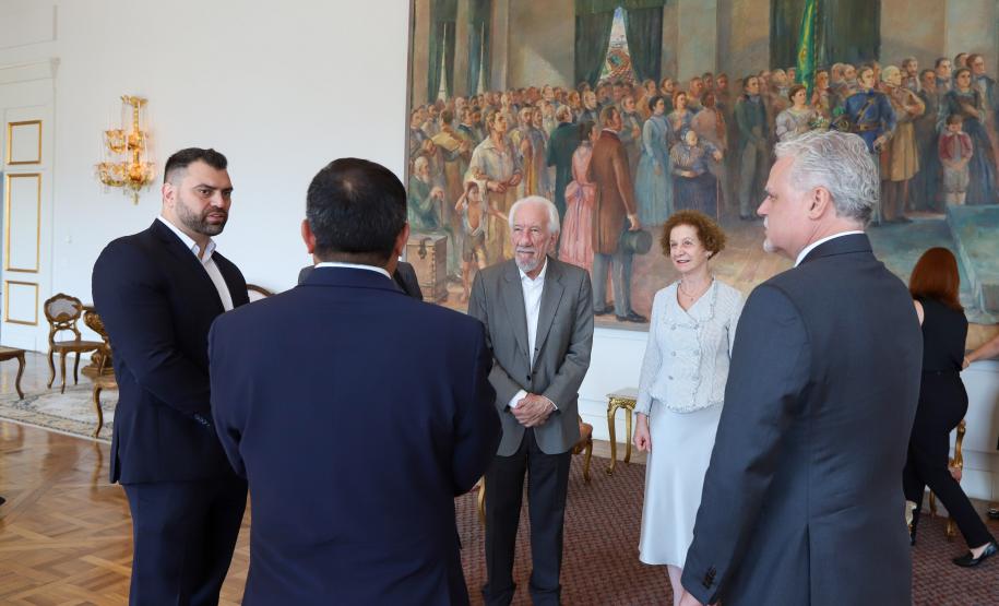 Notícia - Piana apresenta a embaixador da Costa Rica bons resultados na educação e no turismo