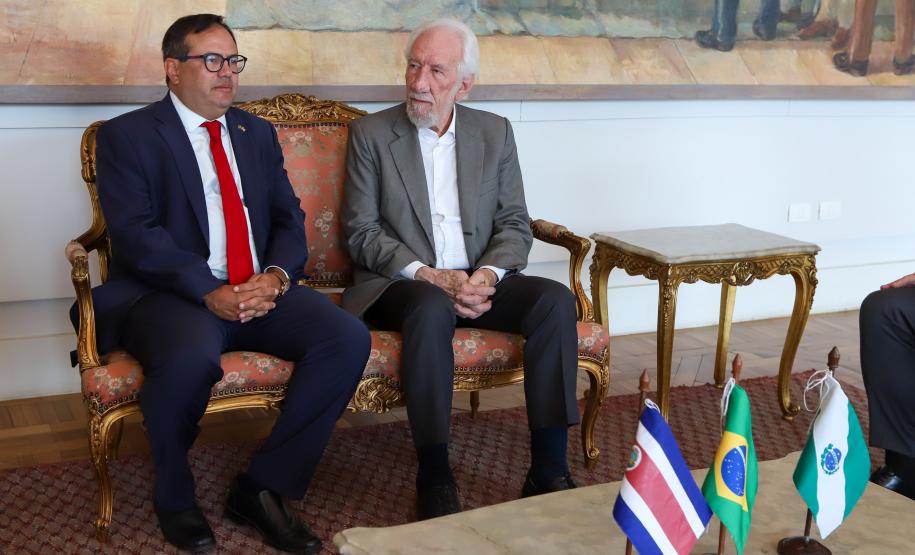 Notícia - Piana apresenta a embaixador da Costa Rica bons resultados na educação e no turismo