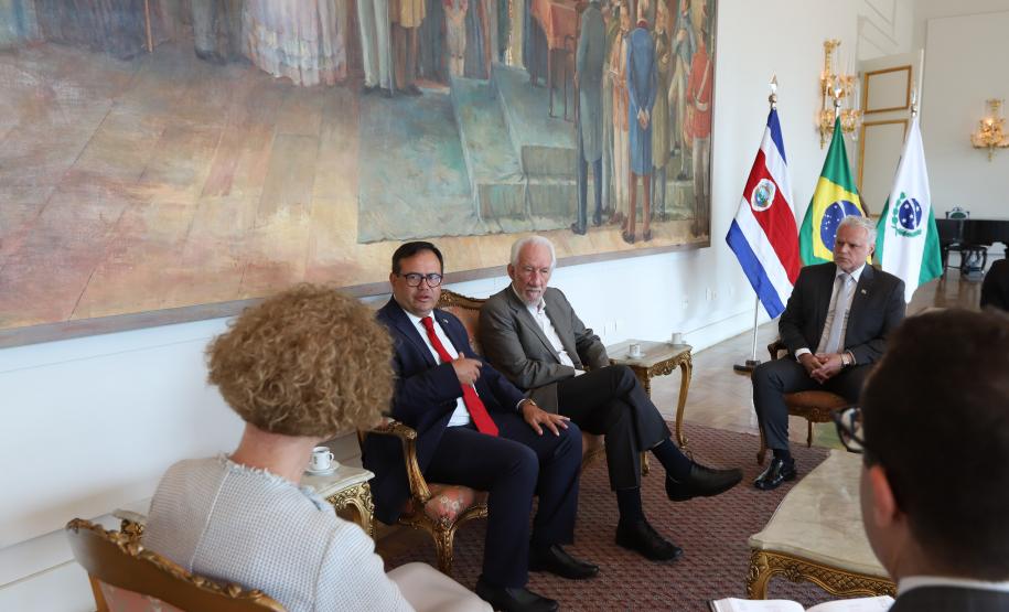 Notícia - Piana apresenta a embaixador da Costa Rica bons resultados na educação e no turismo