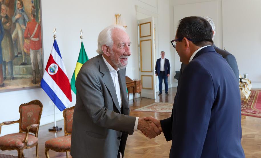 Notícia - Piana apresenta a embaixador da Costa Rica bons resultados na educação e no turismo