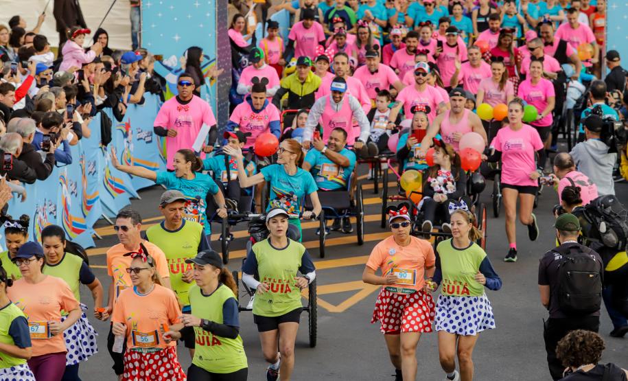 Disney Magic Run reuniu cerca de seis mil pessoas para corrida e caminhada em Curitiba