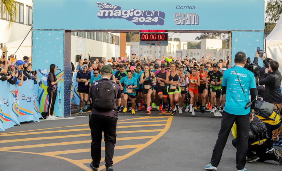 Disney Magic Run reuniu cerca de seis mil pessoas para corrida e caminhada em Curitiba