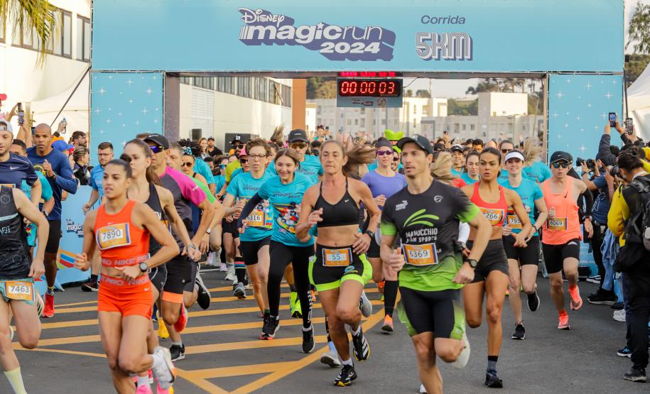 Disney Magic Run reuniu cerca de seis mil pessoas para corrida e caminhada em Curitiba