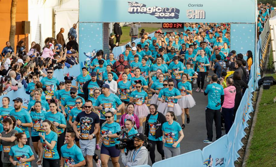 Disney Magic Run reuniu cerca de seis mil pessoas para corrida e caminhada em Curitiba