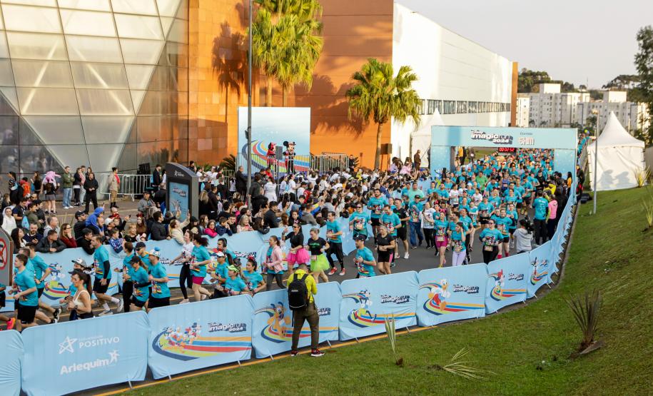Disney Magic Run reuniu cerca de seis mil pessoas para corrida e caminhada em Curitiba