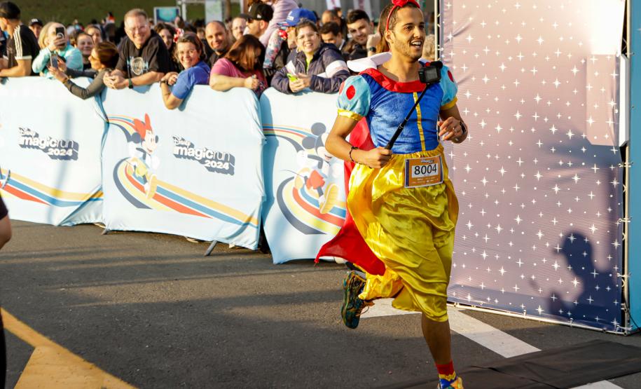 Disney Magic Run reuniu cerca de seis mil pessoas para corrida e caminhada em Curitiba