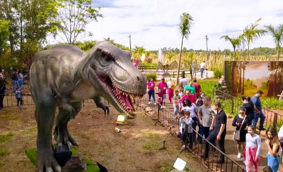 Notícia - Vale dos Dinossauros: Cruzeiro do Oeste recebe título que reforça turismo científico