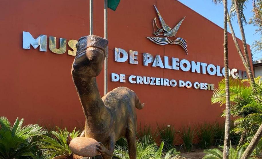 Notícia - Vale dos Dinossauros: Cruzeiro do Oeste recebe título que reforça turismo científico
