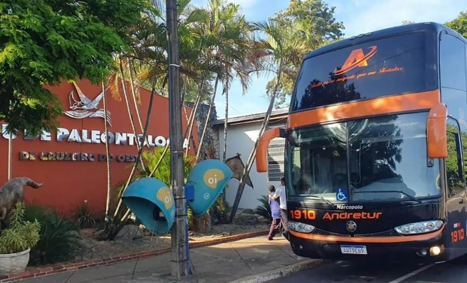 Notícia - Vale dos Dinossauros: Cruzeiro do Oeste recebe título que reforça turismo científico