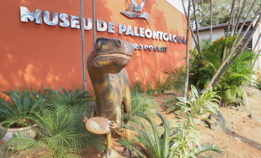 Notícia - Vale dos Dinossauros: Cruzeiro do Oeste recebe título que reforça turismo científico
