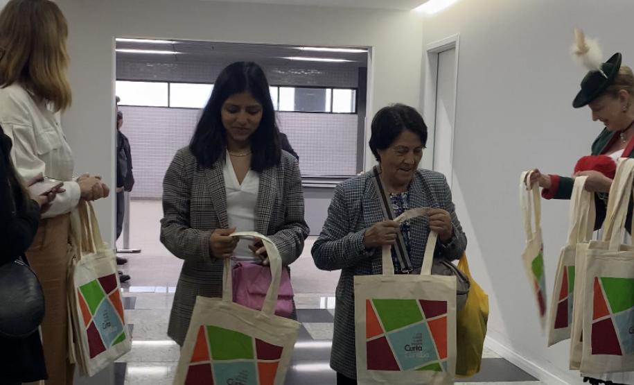 Notícia - Do Peru pra Curitiba: primeiro voo direto de Lima desembarca com 157 passageiros