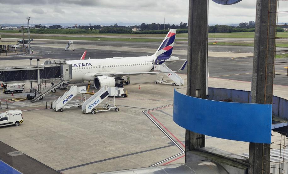 Notícia - Do Peru pra Curitiba: primeiro voo direto de Lima desembarca com 157 passageiros