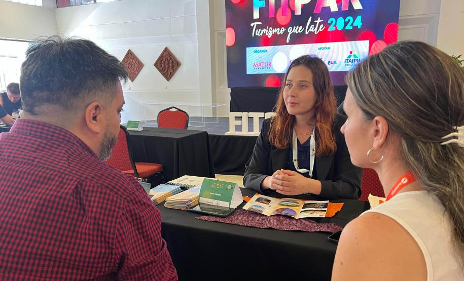 Notícia - Com recorde de participantes em estande, Paraná atrai turistas e negócios em feira no Paraguai