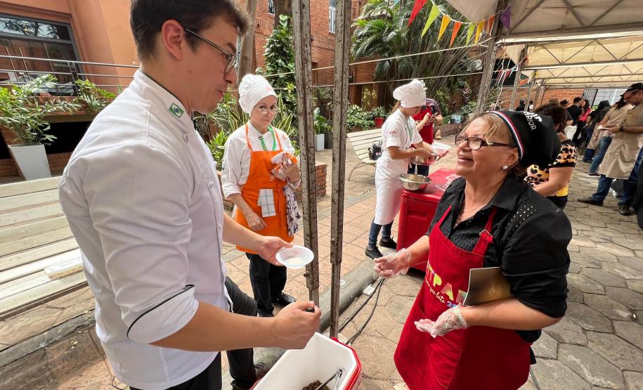 Notícia - Com recorde de participantes em estande, Paraná atrai turistas e negócios em feira no Paraguai