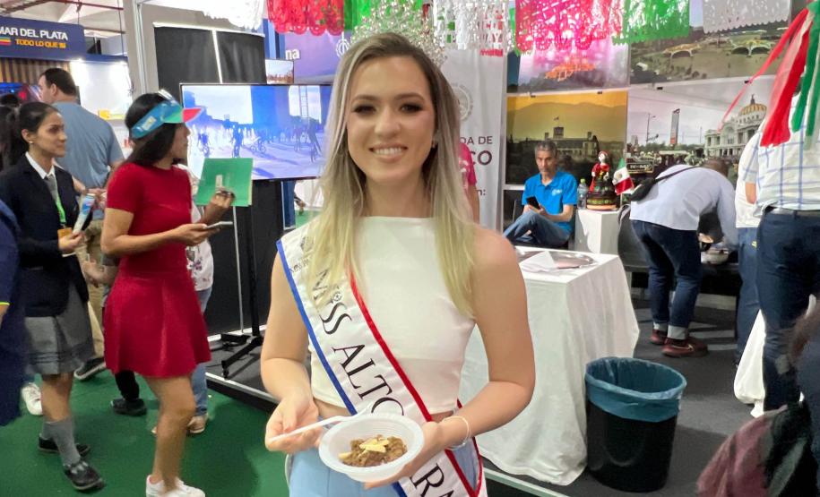 Notícia - Com recorde de participantes em estande, Paraná atrai turistas e negócios em feira no Paraguai