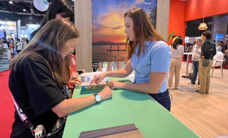 Saldo de mulheres empregadas no setor do turismo cresce 8,6% no Paraná