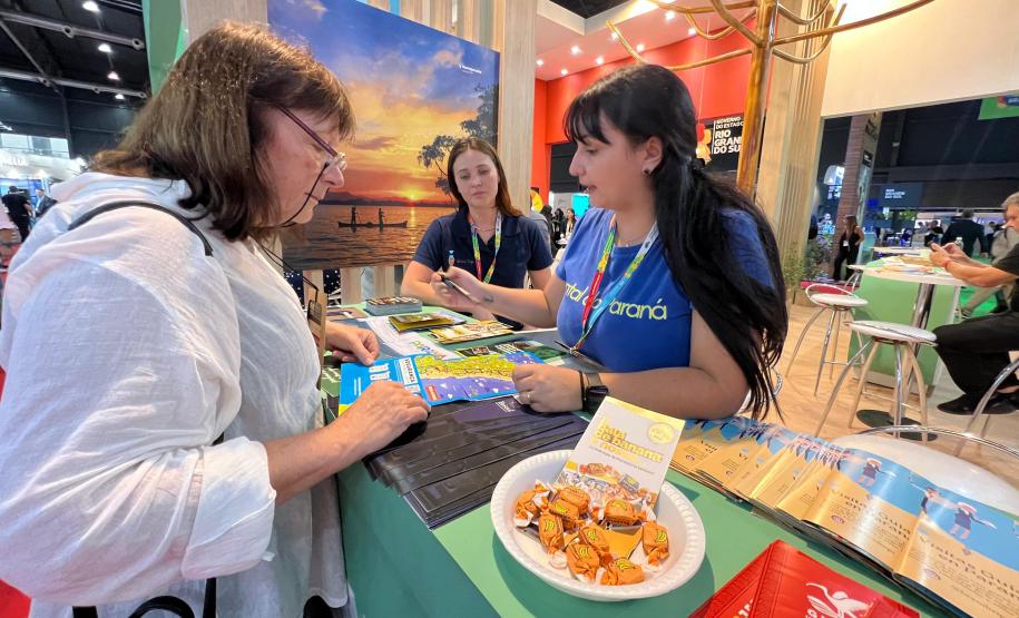 Notícia - Negócios e barreado: Paraná apresenta atrativos turísticos em feira na Argentina