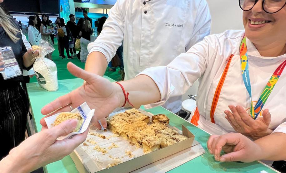 Notícia - Negócios e barreado: Paraná apresenta atrativos turísticos em feira na Argentina