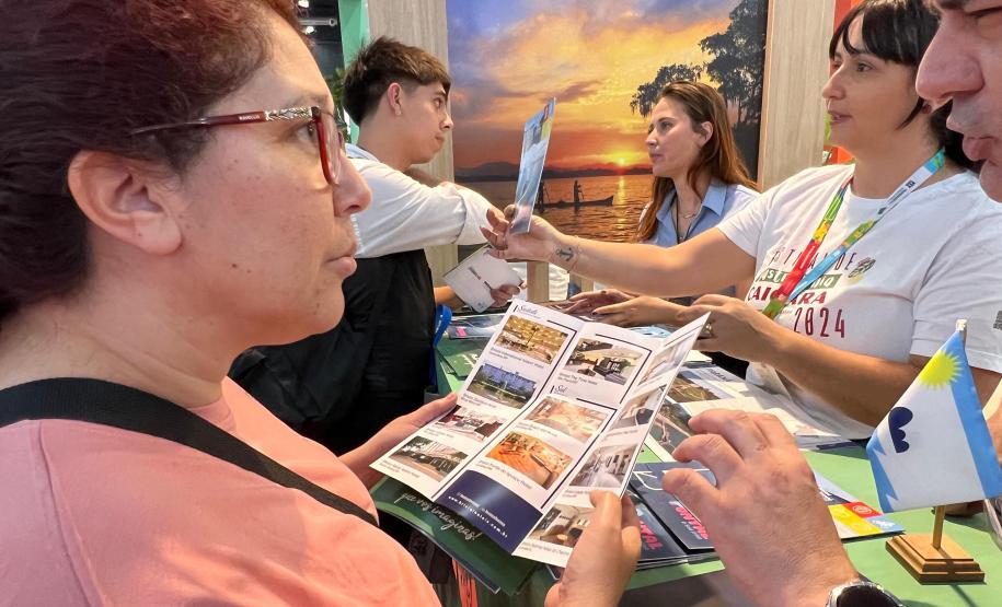 Notícia - Negócios e barreado: Paraná apresenta atrativos turísticos em feira na Argentina