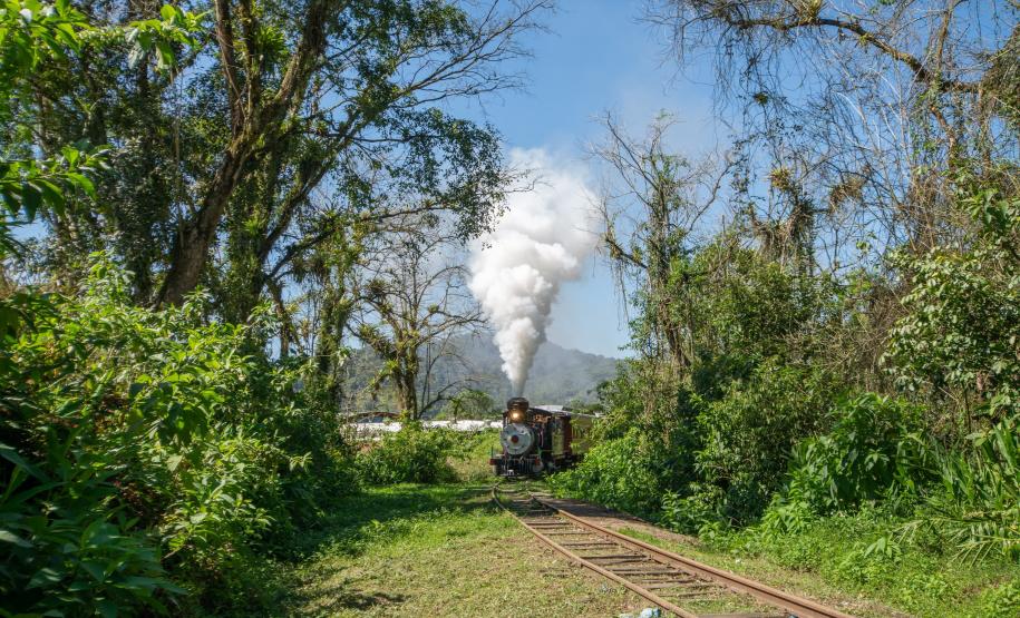 Notícia - Natal sobre trilhos: uma programação especial a bordo da locomotiva mais antiga do Paraná