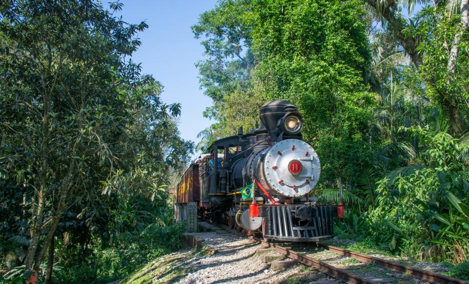 Notícia - Natal sobre trilhos: uma programação especial a bordo da locomotiva mais antiga do Paraná