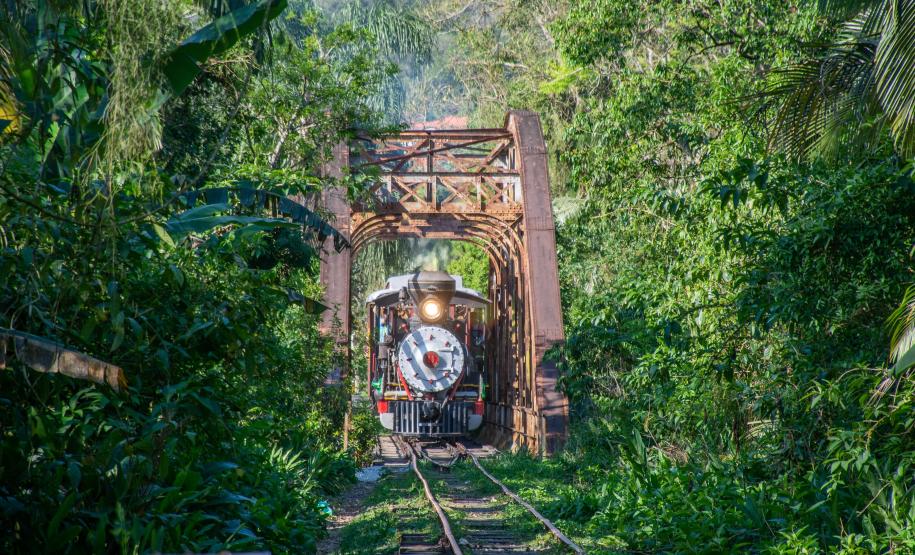Notícia - Natal sobre trilhos: uma programação especial a bordo da locomotiva mais antiga do Paraná