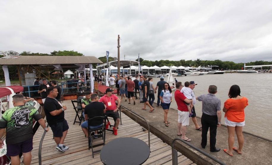 Notícia - Grupo vai descer o Rio Paraná rumo a evento de turismo náutico em Foz do Iguaçu