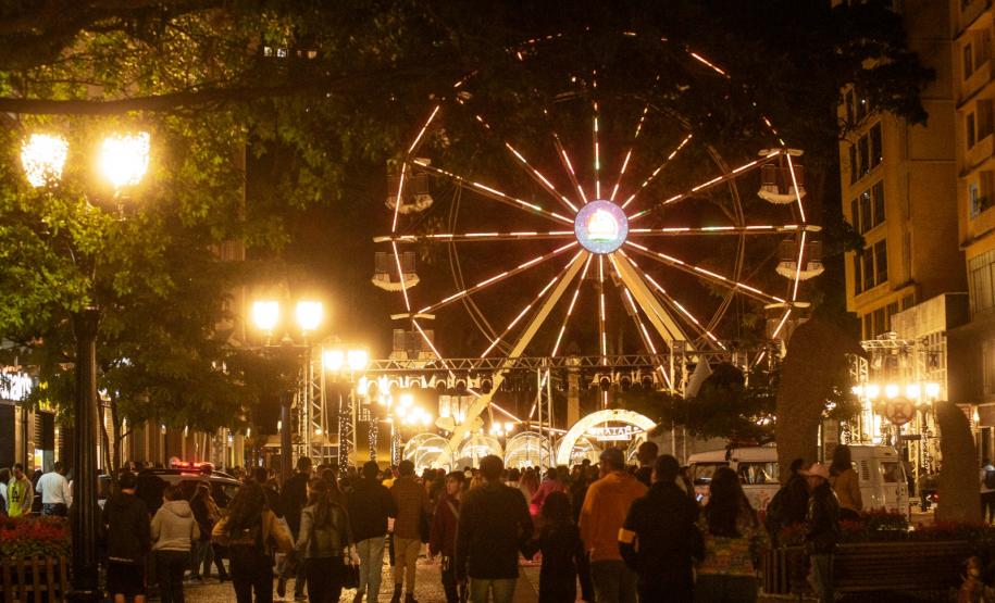 Notícia - Calendário de novembro tem shows natalinos, festas religiosas e frango na telha