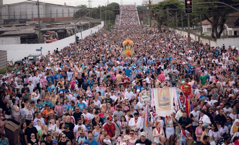Notícia - Calendário de novembro tem shows natalinos, festas religiosas e frango na telha
