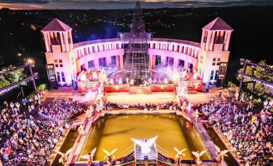 Notícia - Calendário de novembro tem shows natalinos, festas religiosas e frango na telha