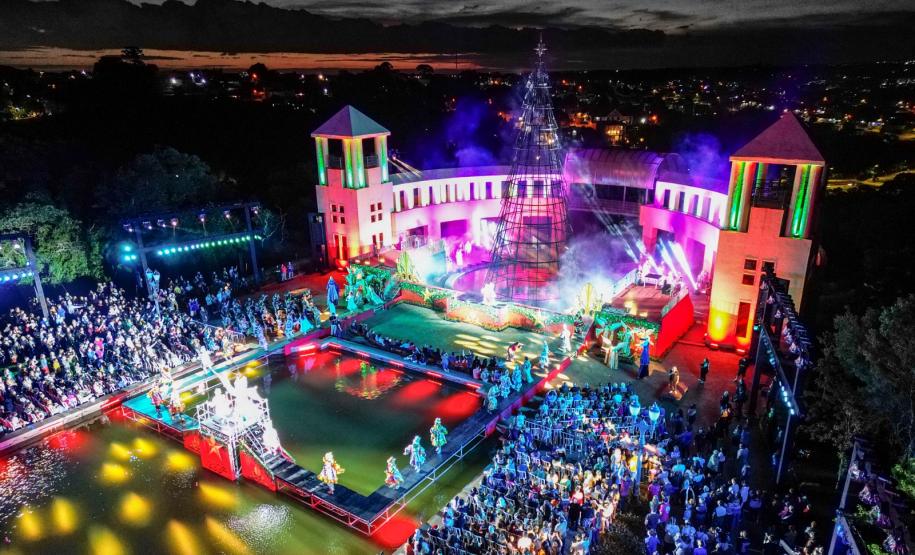 Notícia - Calendário de novembro tem shows natalinos, festas religiosas e frango na telha