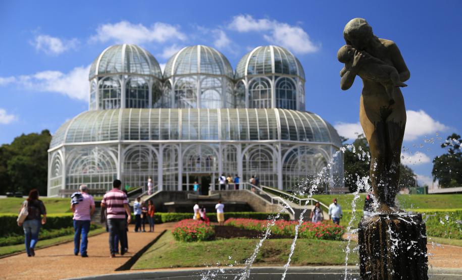 Turismo no Paraná cresce quase o triplo da média nacional entre janeiro e outubro