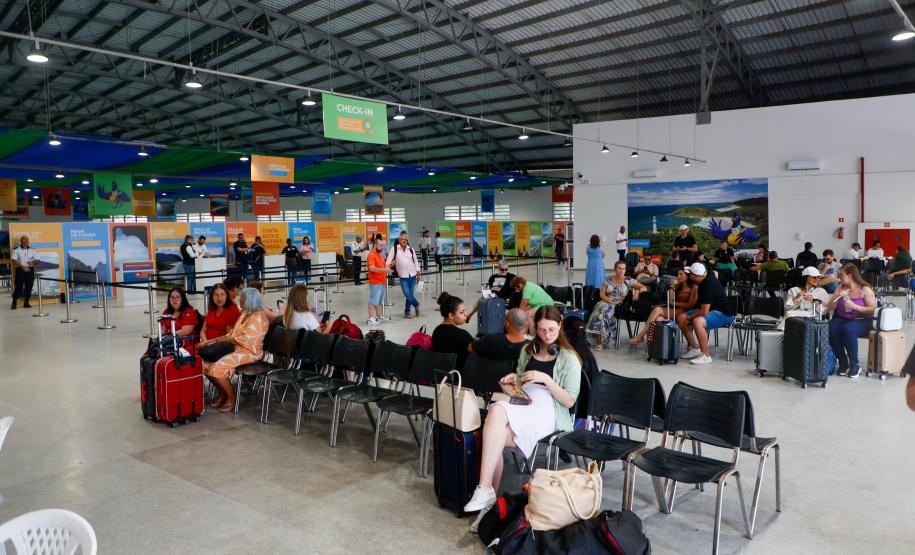 Notícia - Com expectativa de atrair 15 mil turistas, Paranaguá inicia temporada 24/25 de cruzeiros