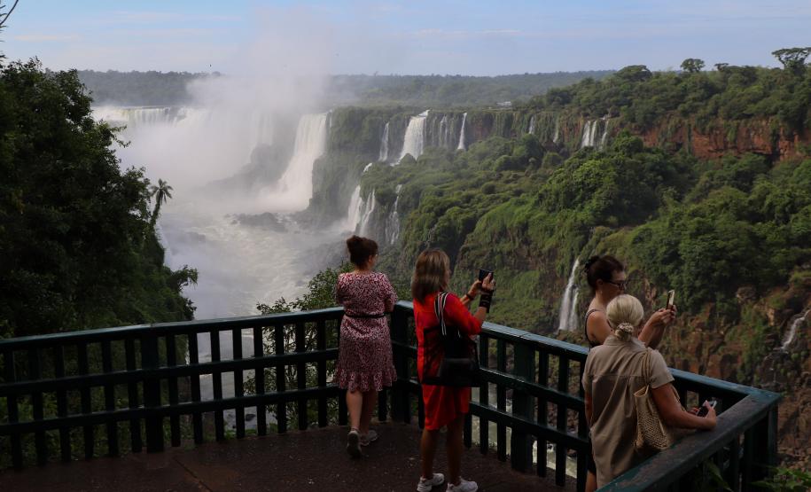 Turismo no Paraná cresce quase o triplo da média nacional entre janeiro e outubro