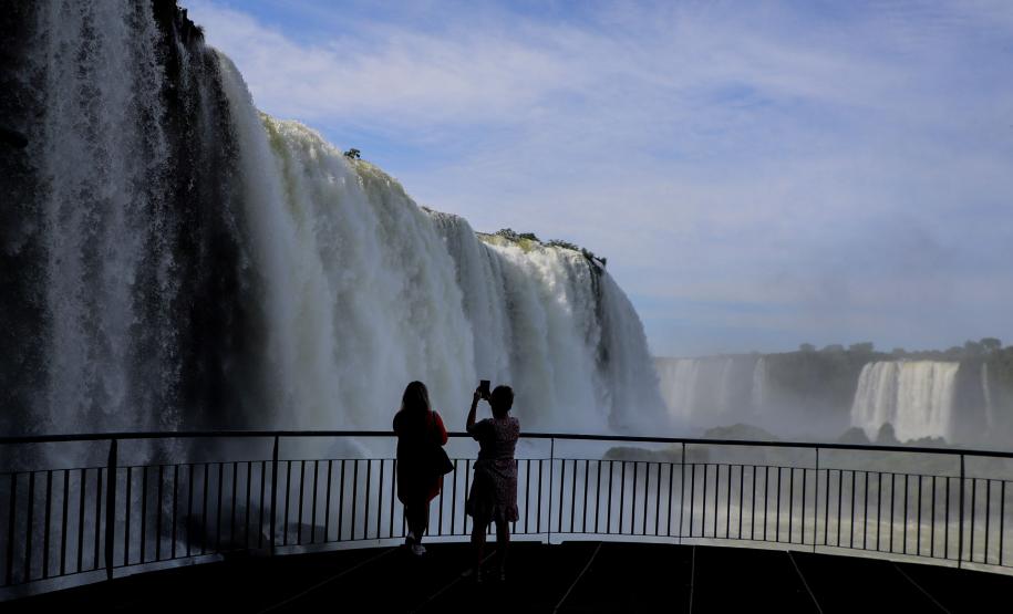 Turismo no Paraná cresce quase o triplo da média nacional entre janeiro e outubro