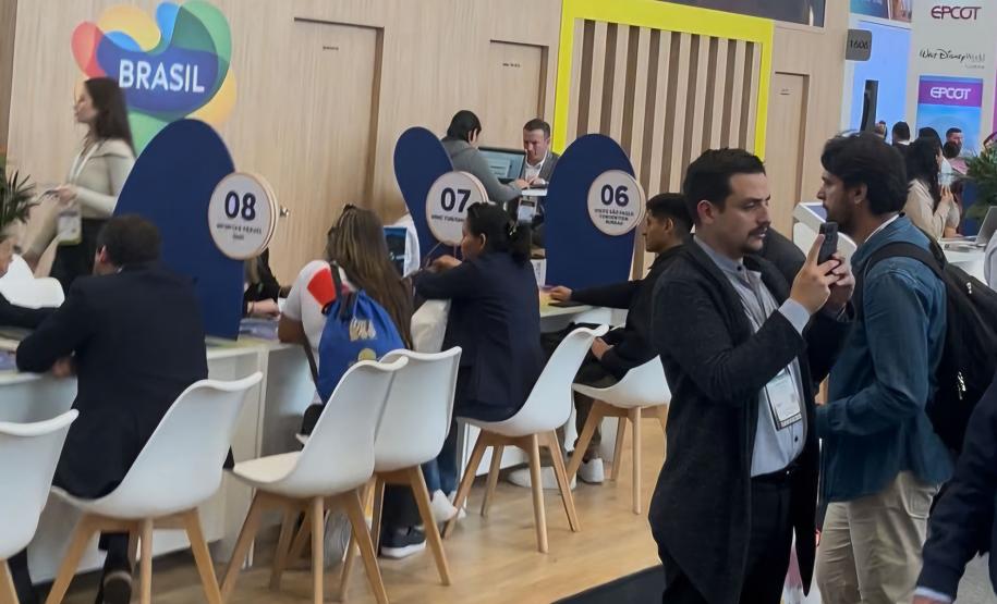 Paraná tenta atrair mais turistas da Colômbia em feira internacional em Bogotá