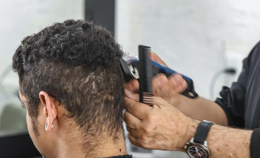 Serviços no Paraná crescem acima da média nacional e alta do turismo é o dobro do país