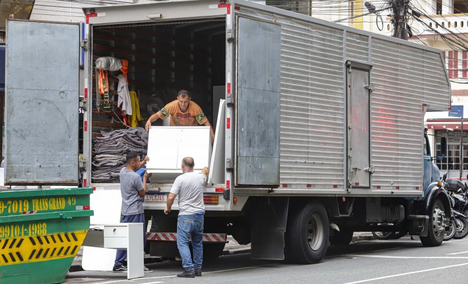 Serviços no Paraná crescem acima da média nacional e alta do turismo é o dobro do país