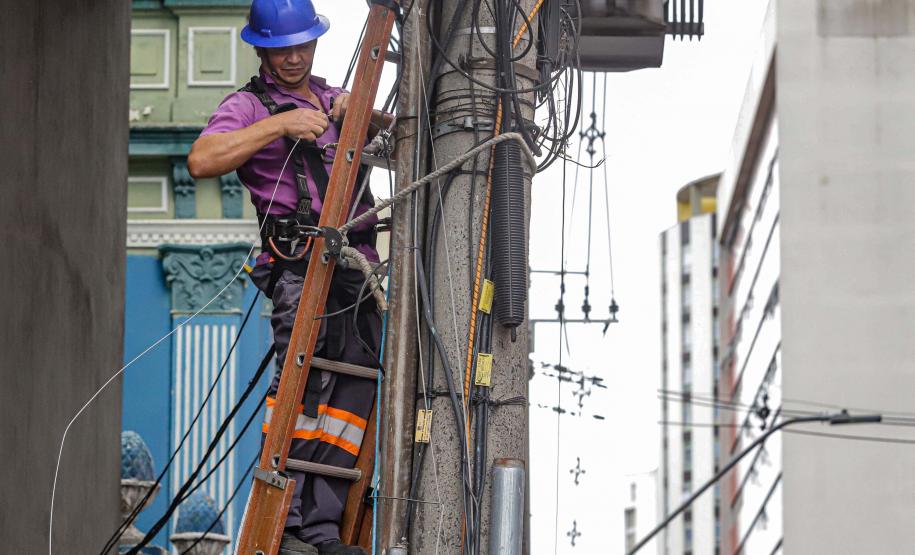 Serviços no Paraná crescem acima da média nacional e alta do turismo é o dobro do país
