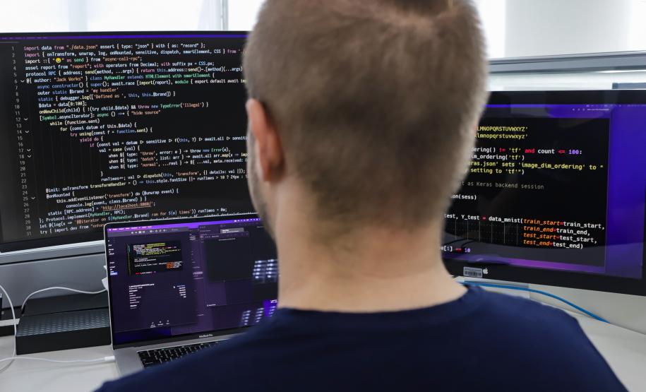 Serviços no Paraná crescem acima da média nacional e alta do turismo é o dobro do país